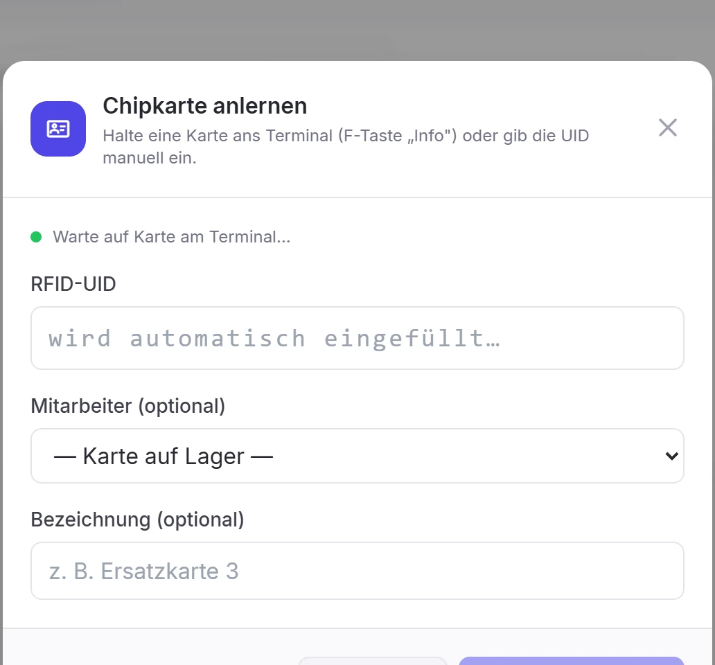 Dialog „Chipkarte anlernen" mit RFID-UID, Mitarbeiter-Zuordnung und Bezeichnung