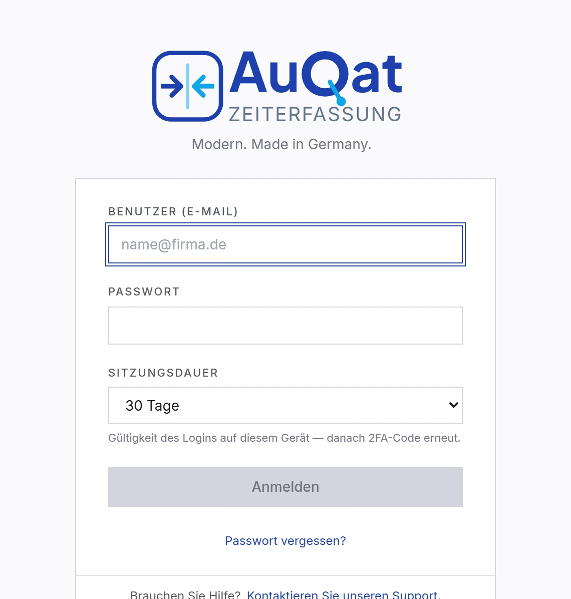 Anmeldeseite des Auqat-Web-Portals mit Feldern für E-Mail, Passwort und Sitzungsdauer